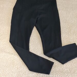 Black leggings with two pockets  and high Waist. Very stretchy material. Size M.